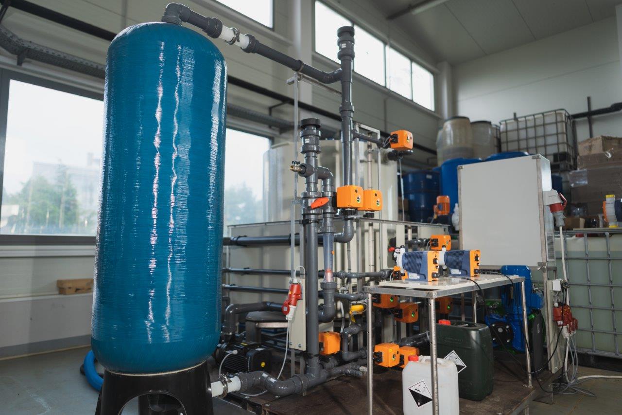 Technológiai vízzel szennyezett DMSO oldószer visszanyerése vákuum bepárlással